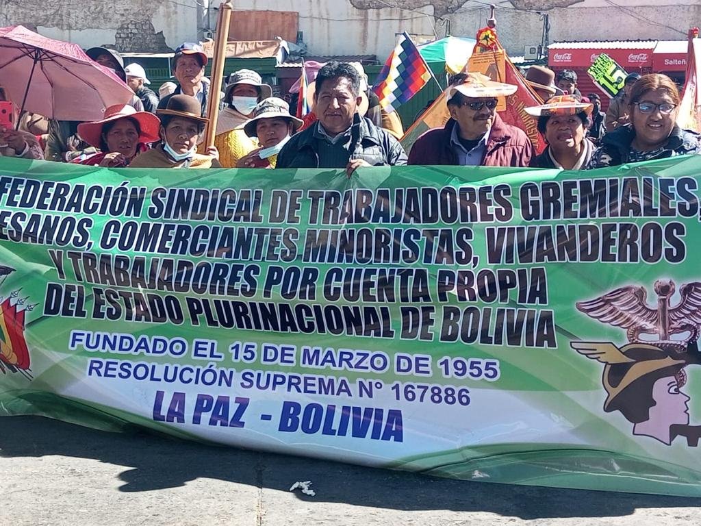 Marcha de la confederación sindical de trabajadores gremiales de Bolivia